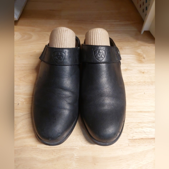 Ariat Slip On Mules Clogs Black Leather 6.5B - Picture 1 of 9